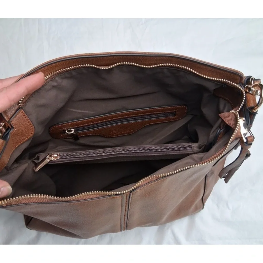 Realer women brown